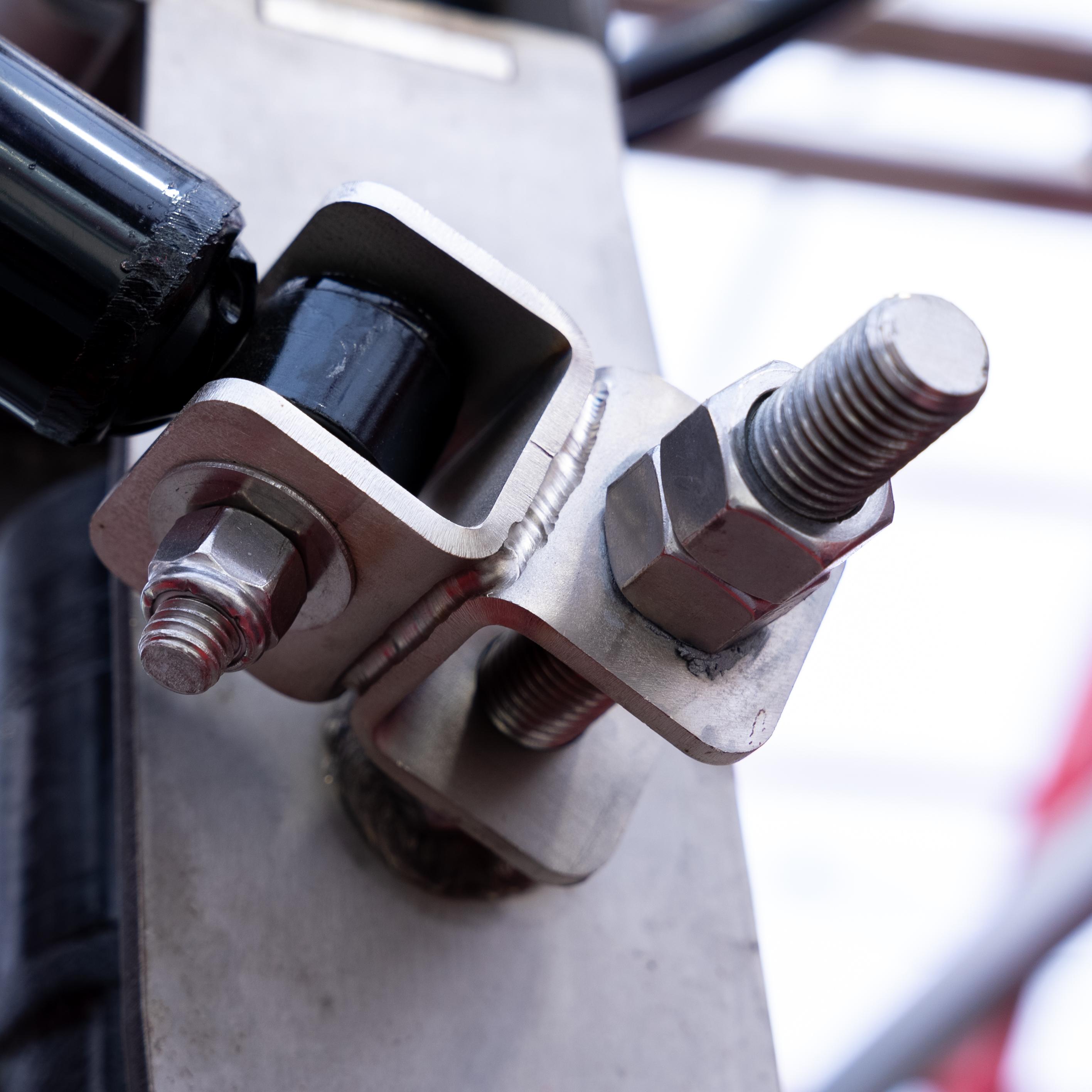 【MARU@】2軸ATスラダン＋フロント提灯＋1軸アンカー＋モーター押さえ Marmon Ride Control Engine Torque Strut Mount A5879